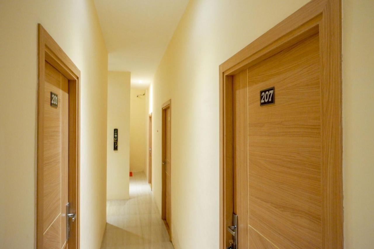 Reddoorz Plus @ Losari Makasar Exteriér fotografie