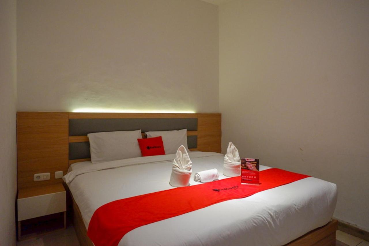 Reddoorz Plus @ Losari Makasar Exteriér fotografie