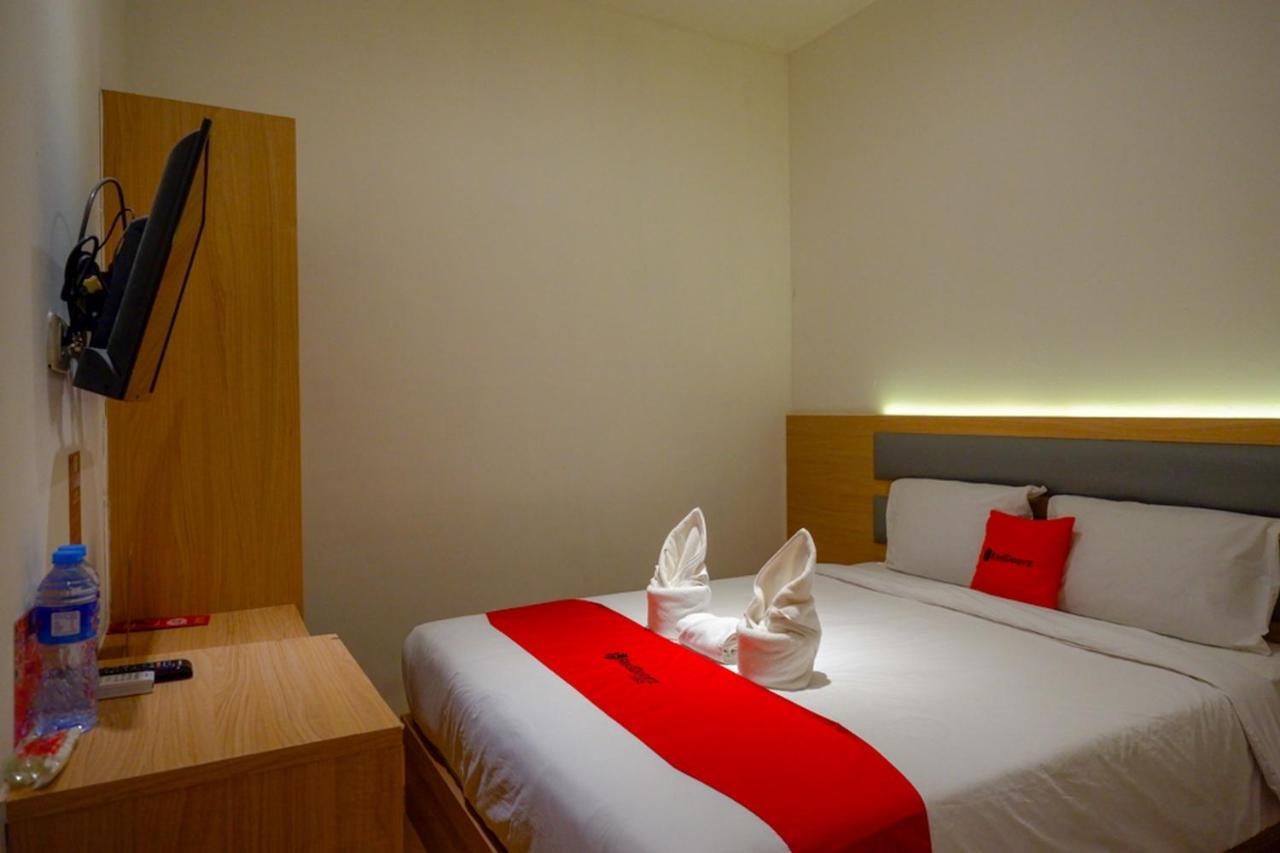 Reddoorz Plus @ Losari Makasar Exteriér fotografie